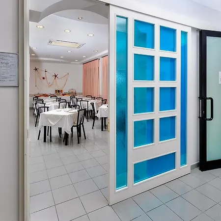 Gloria Hotel 2*