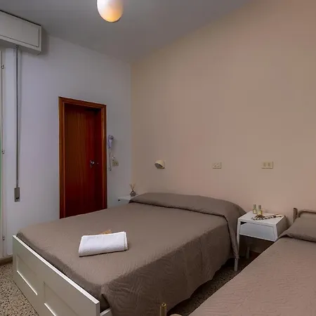 Hotel Gloria 2*